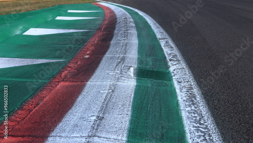 Colori della bandiera italiana sulla pista automobilistica photo