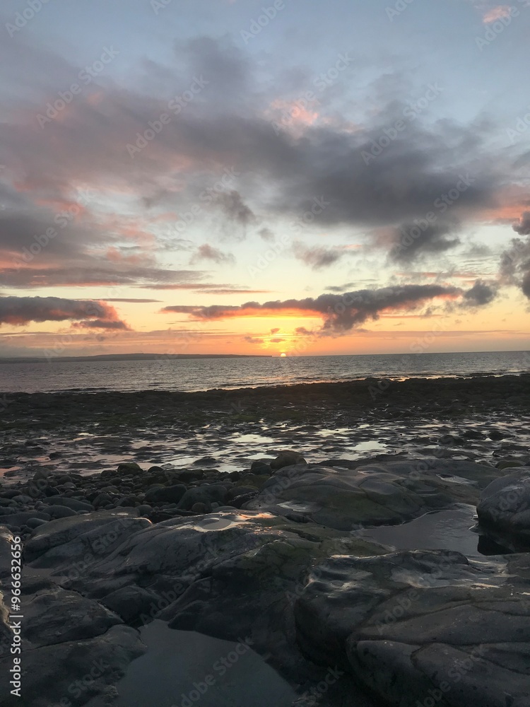 Fototapeta premium sunset over the sea