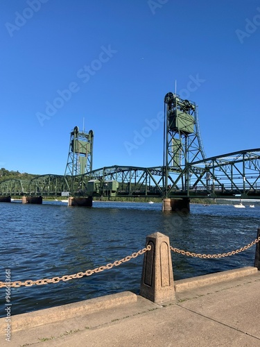 Lift bridge