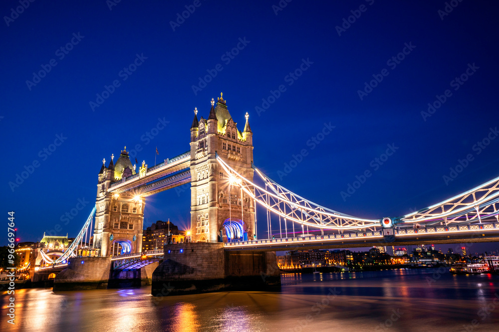 Obraz premium London Tower Bridge by river thames in London, england, UK Twilight, London UK.
