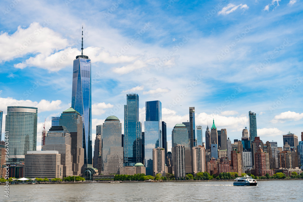 Obraz premium New York, United States. New York city skyline in Midtown Manhattan. USA, NYC, NY, Manhattan. Lower Manhattan skyline. New York from New Jersey. Downtown Manhattan. American financial center