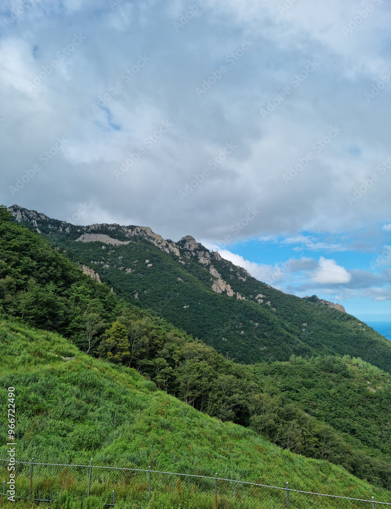 Fototapeta premium This is the scenery of Seorak Mountain, South Korea.