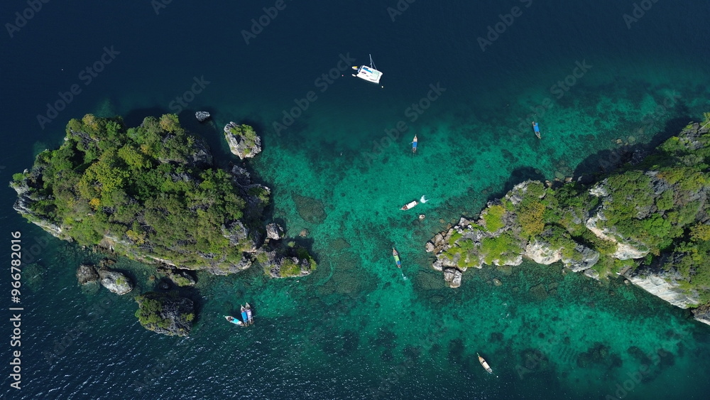 Obraz premium Beautiful tropical islands of Thailand, high altitude view of the islands in the middle of the sea