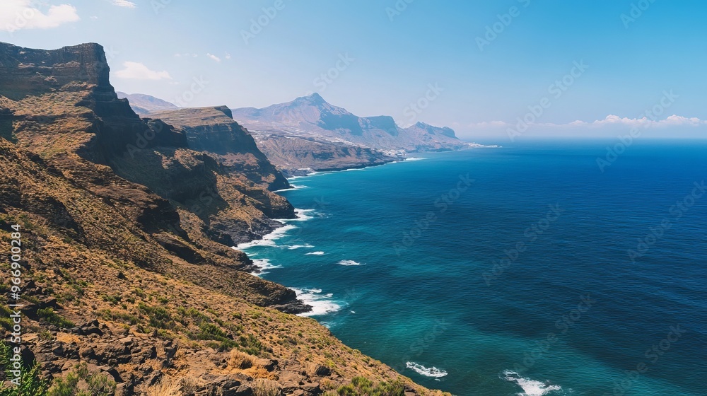 Obraz premium Gran Canaria coastline with dramatic cliffs and expansive views of the Atlantic Ocean.