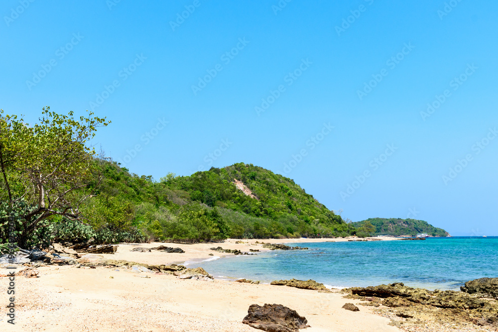 Tropical summer beach with Beautiful crystal clear sea at Koh Larn island. Landscape beautiful summer panorama sea beach cloud clean and blue sky background morning day. Nature and Rocks. Travel. Tropical summer beach with Beautiful crystal clear sea at Koh Larn island. Landscape beautiful summer panorama sea beach cloud clean and blue sky background morning day. Nature and Rocks. Travel.