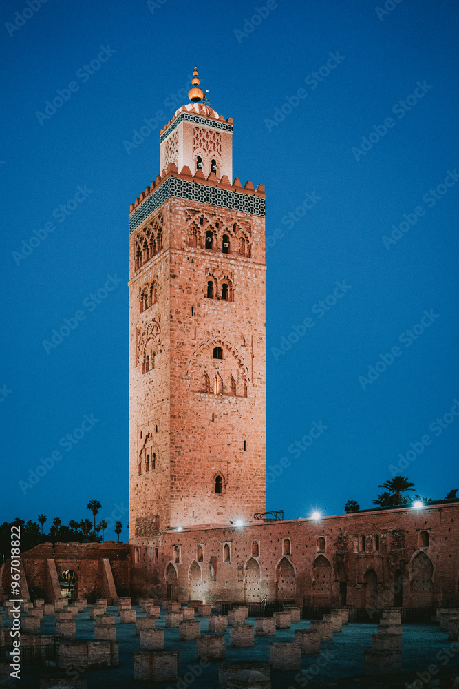 Obraz premium Kutubiyya Mosque tower in Marrakesh by night
