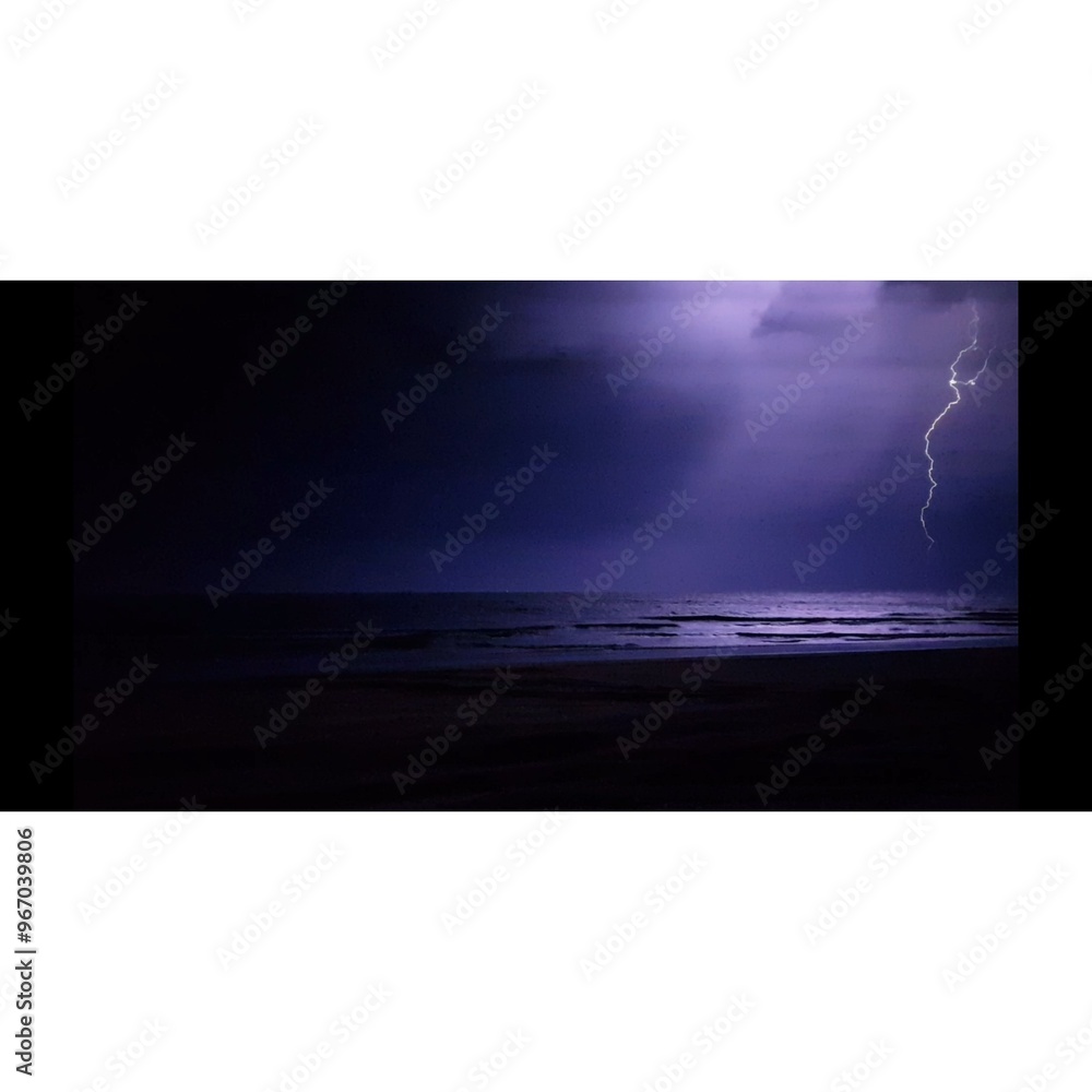 Naklejka premium Beach lightening 