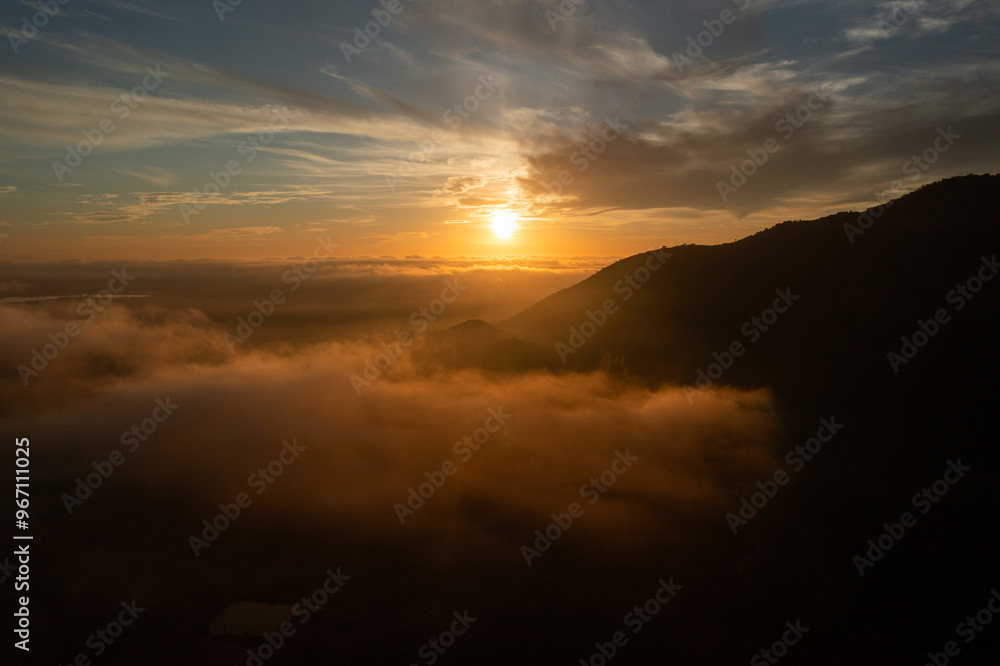 Obraz premium sunset in the mountains