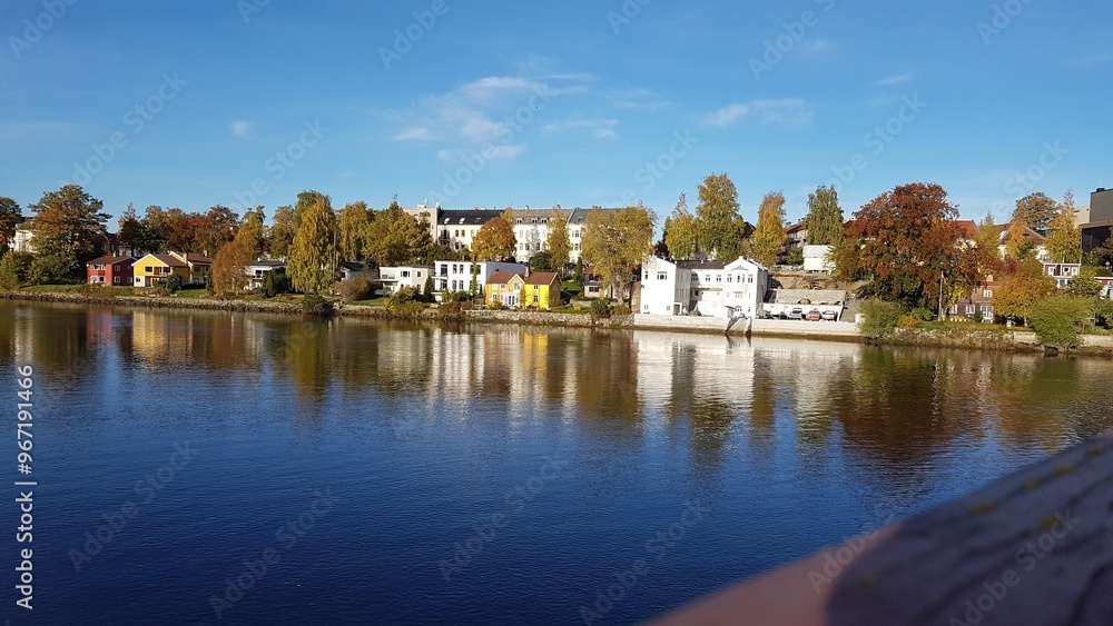 Obraz premium Buildings by the riverside