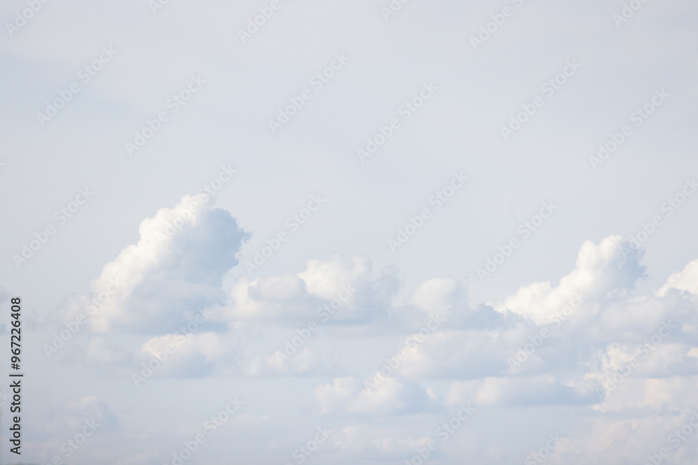Fototapeta premium The sky is filled with clouds, creating a sense of calm and serenity