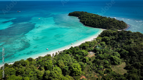 Tableau sur toile Aerial view of Nosy Iranja Island showcasing clear turquoise waters and lush gre