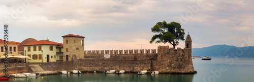 Obraz na płótnie Panorama of nafpaktos port in Greece. A famous touristic destination.
w salonie