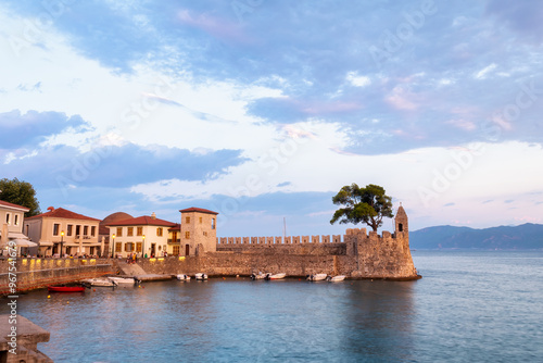 Obraz na płótnie Nafpaktos touristic destination in Greece.
w salonie