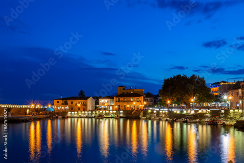 Obraz na płótnie Nafpaktos port blue hour. A beautiful touristic destination with the town lights reflecting water.
w salonie