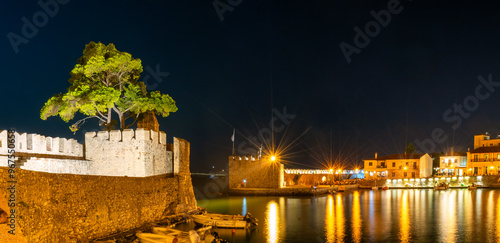 Obraz na płótnie Panorama of Nafpaktos famous touristic port.
w salonie