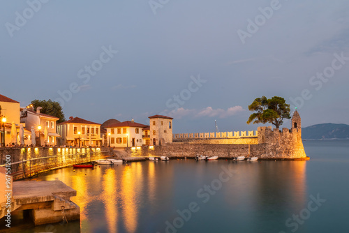 Obraz na płótnie Nafpaktos evening view in Greece. A famous touristic destination.
w salonie