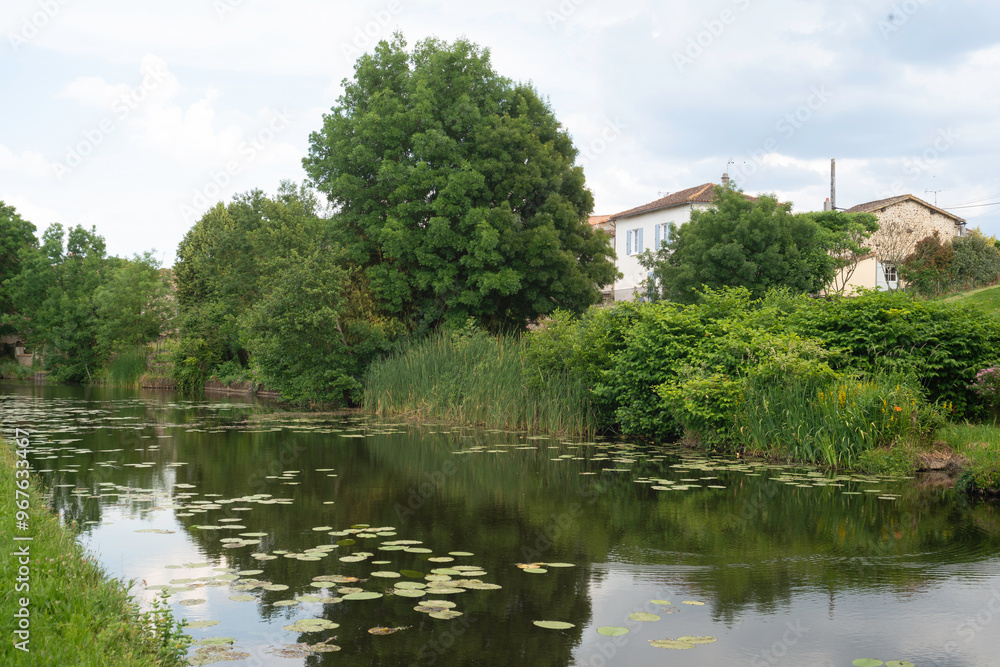 Rivière La Vonne, Sanxay, Vienne, 86, Region Nouvelle Aquitaine, France Rivière La Vonne, Sanxay, Vienne, 86, Region Nouvelle Aquitaine, France