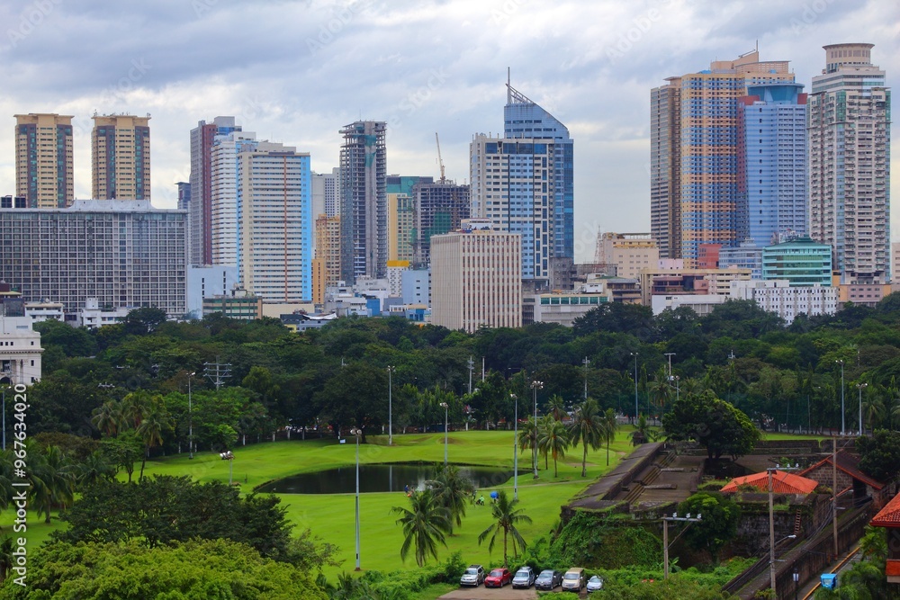 Fototapeta premium Manila city skyline in Philippines