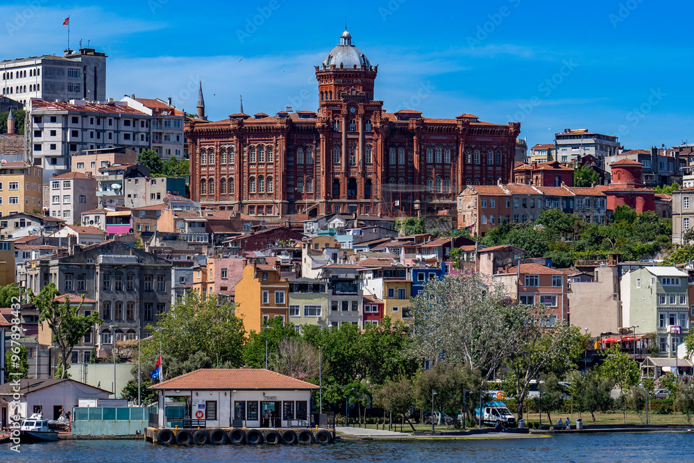 Obraz premium Türkiye. Istanbul. Balat district. Mosque Fethiye. The Church Pammakaristos of Greek Orthodox Patriarchate is located in Fener