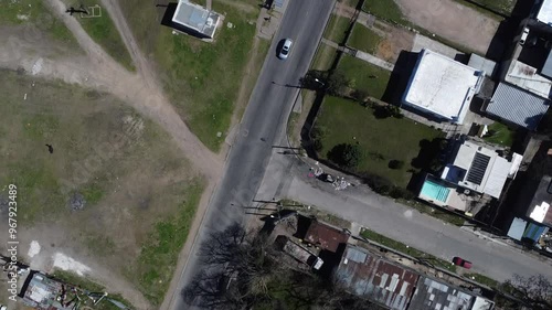 Vista aerea cenital de la ciudad de Montevideo, se ve parte del complejo habitacional CH67 que linda con los barrios La Teja, Belvedere y Nuevo Paris