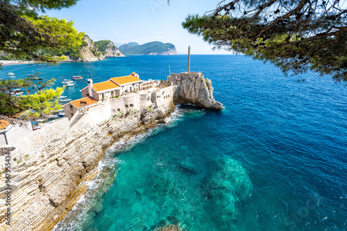 Obraz na płótnie medieval fortress on azure sea in Petrovac in Montenegro w salonie