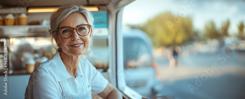 Sympathische Verkäuferin steht im Foodtruck photo