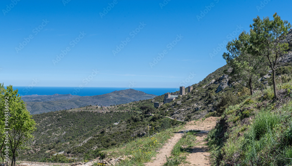 Obraz premium Ermita de Santa Helena de Rodes à El Port de La Selva en Catalogne, Espagne. 