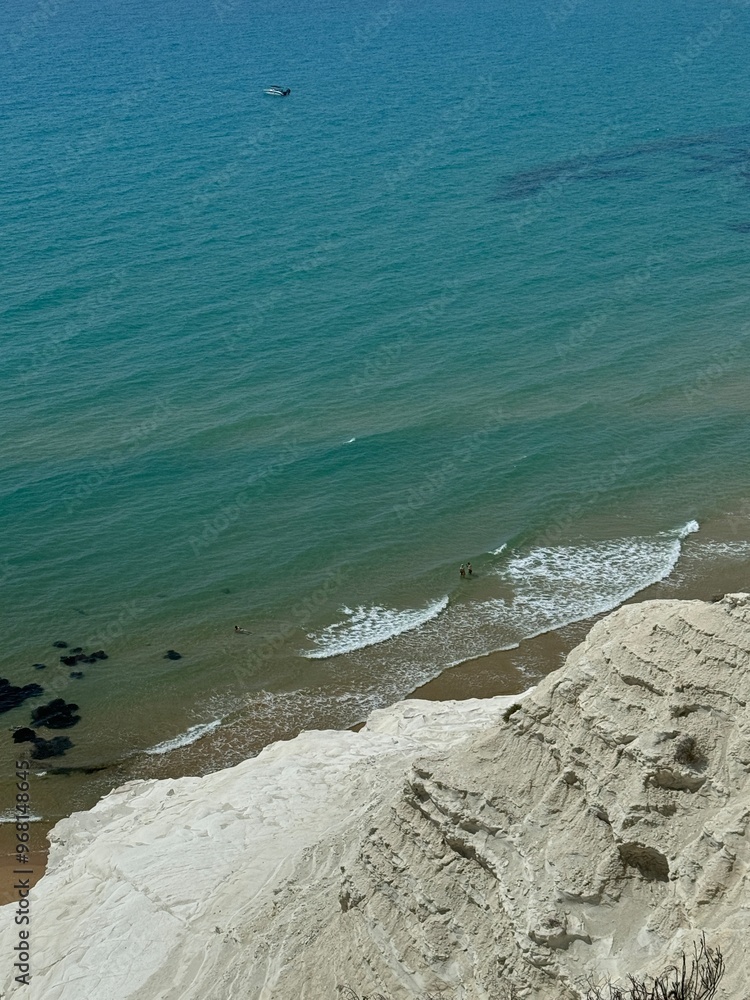Obraz premium waves on the beach