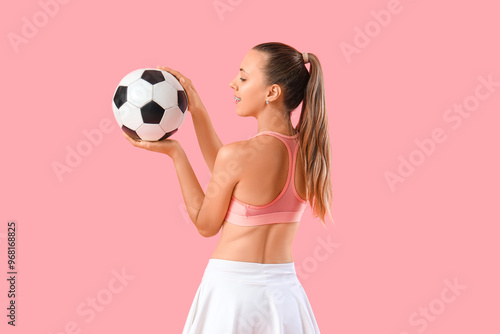 Beautiful young sporty woma...