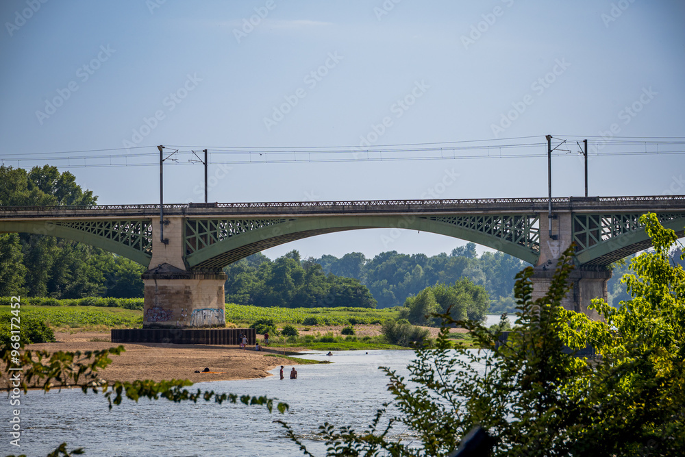 La Loire et le pont ferroviaire de Nevers La Loire et le pont ferroviaire de Nevers