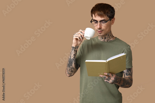 Young tattooed man with boo...