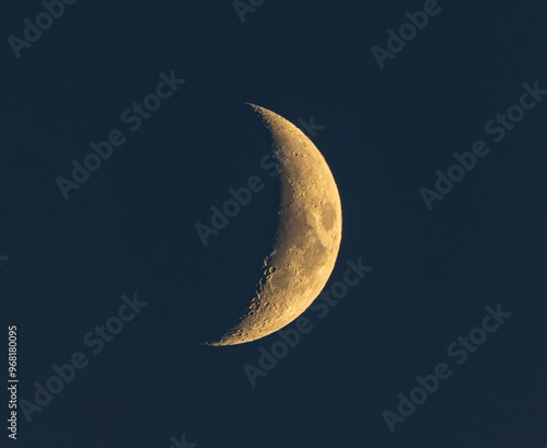 Obraz na płótnie The crescent moon located in different environments over time! w salonie