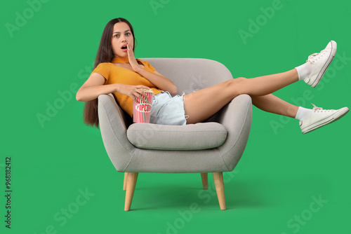 Shocked young woman with po...