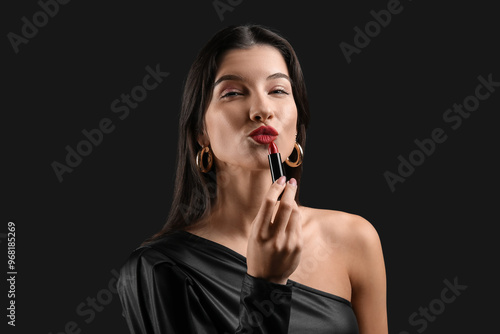 Beautiful young woman apply...