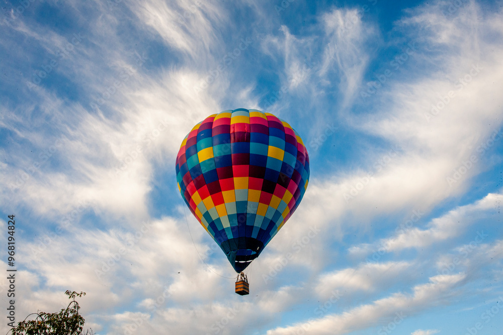 Naklejka premium hot air balloons, ballooning, clouds, Napa Valley, early morning, blue sky