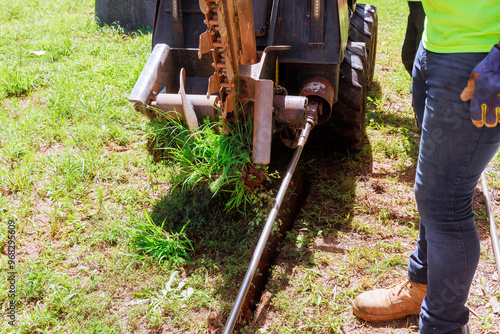 Using horizontal directional drilling machine, trenchless communications, fiber optic laying can be achieved before installing an underground network