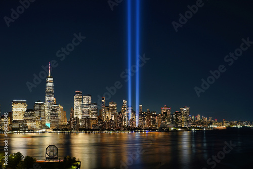 Fotografie Tribute in Light is an art installation created in remembrance of the September 11 attacks
