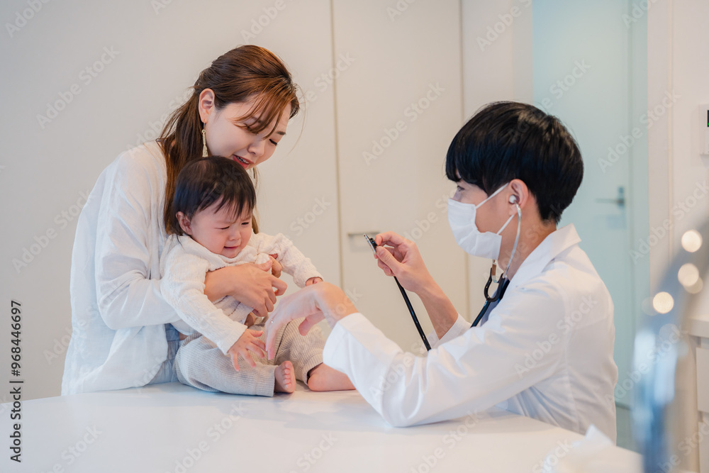 Fototapeta premium 病院で大泣きをする赤ちゃん