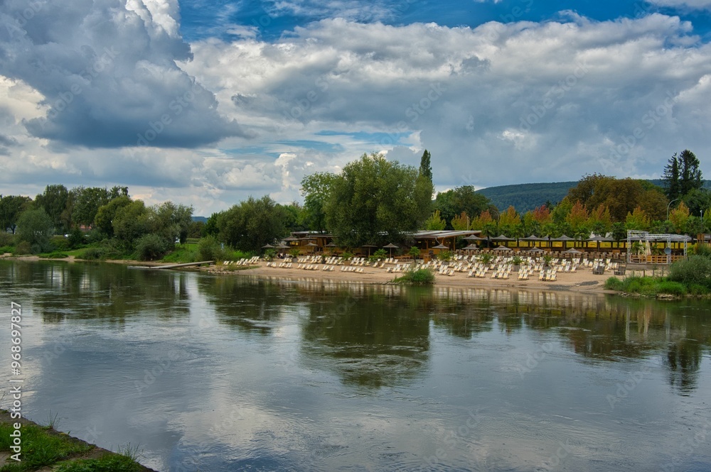 Obraz premium Die Weser bei Rinteln in Niedersachsen