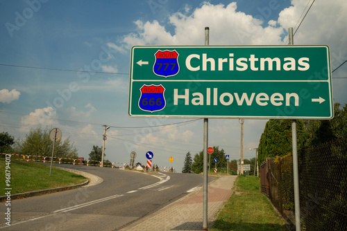 Obraz na płótnie drogowskaz z oznaczeniem drogi Christmas oraz Halloween. Wybór drogi. w salonie