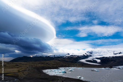 Obraz na płótnie Fjallsárlón - Wolken ziehen auf w salonie