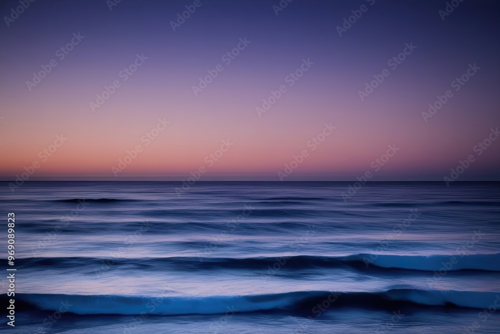 Obraz premium Tranquil Twilight Above Gentle Ocean Waves with Warm Lavender Glow