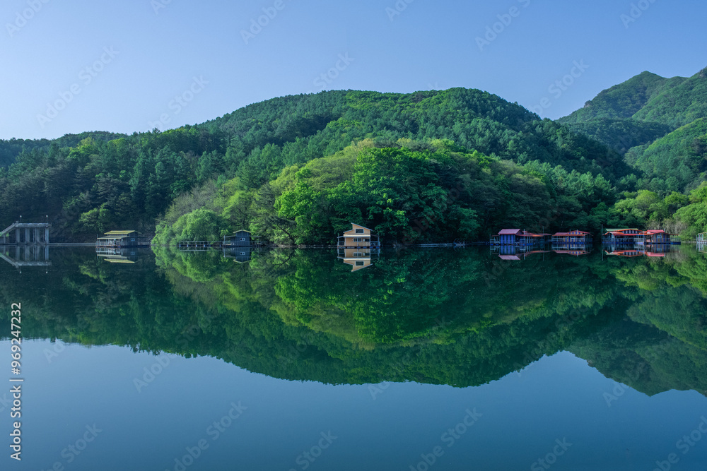 Fototapeta premium Beautiful colors of Emerald Lake reflection, morning view.