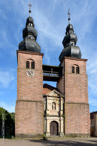 Eglise priorale de Saint Quirin dans le Grand Est photo