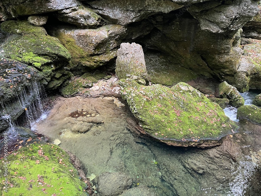 The Glijun stream above the Virje waterfall or the bed of the Gljun stream (Bovec, Slovenia) - Der Glijun-Bach oberhalb des Virje-Wasserfalls oder das Bett des Gljun-Bachs (Slowenien)