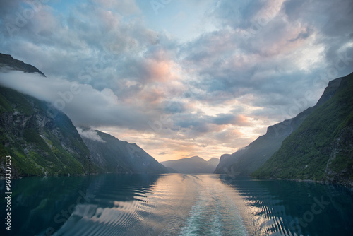 Morgenrot im Geiranger Fjord Norwegen photo