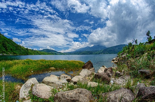 Foto the charm of talang lake during the day,