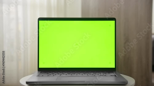 Wallpaper Mural Laptop with green screen for chroma key editing Torontodigital.ca