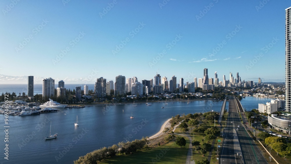 Obraz premium Aerial view of Gold Coast skyline and marina.