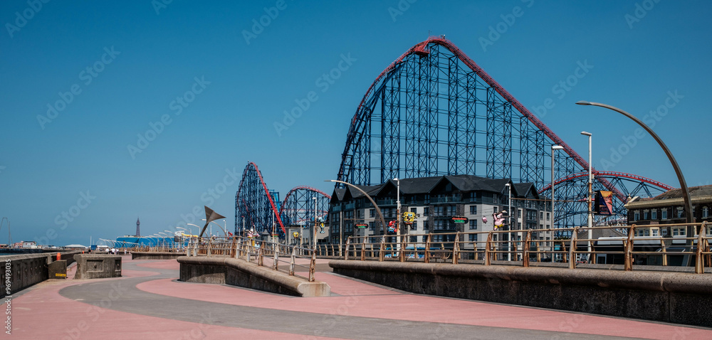 Fototapeta premium Sunny Day at Blackpool South Promenade